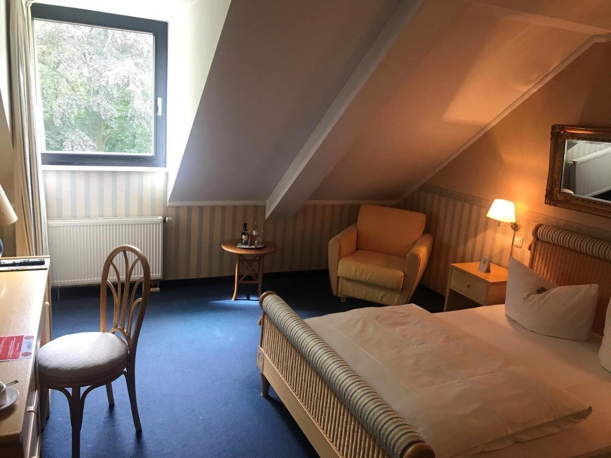 Burg Wegberg Hotel & Eventlocation Exteriör bild