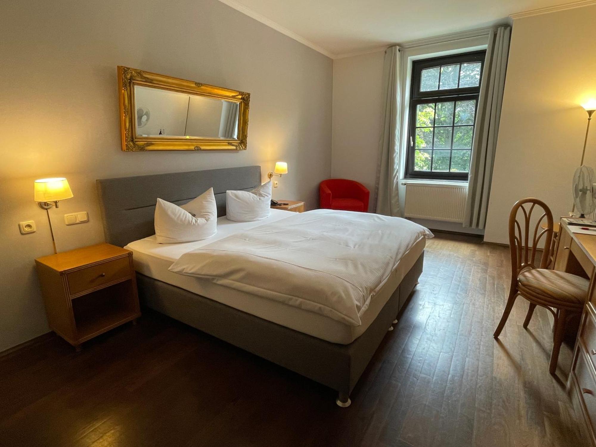 Burg Wegberg Hotel & Eventlocation Exteriör bild