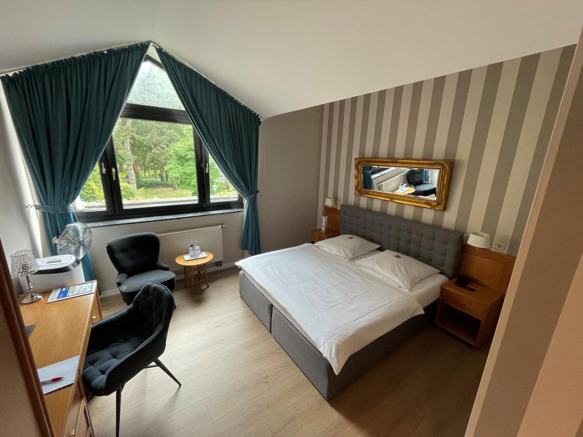 Burg Wegberg Hotel & Eventlocation Exteriör bild