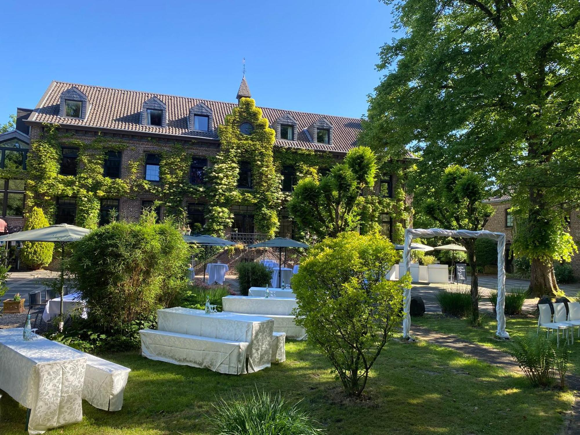 Burg Wegberg Hotel & Eventlocation Exteriör bild
