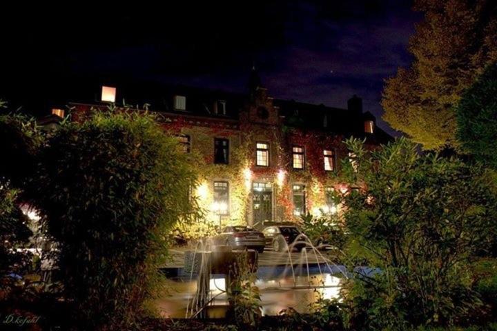 Burg Wegberg Hotel & Eventlocation Exteriör bild
